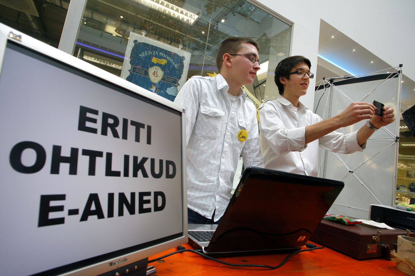 Eesti õpilasfirmade laadal parima idee preemia pälvinud õpilasfirma "E-ained" sõidab oma toodet tutvustama üle-euroopalisele laadale Bratislavas.