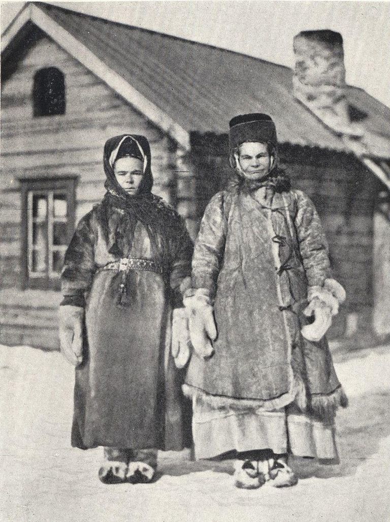 Koltasaami naised Suonikylä talvekülas 1930. aastatel: