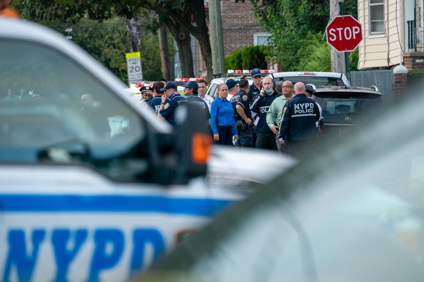New Yorgi politseiauto ja politseinik sündmuskohal (pilt on illustreeriv).