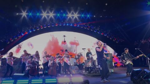FOTOD JA VIDEO ⟩ VÕIMAS! Kristjan Järvi bänd esines koos Coldplayga samal laval