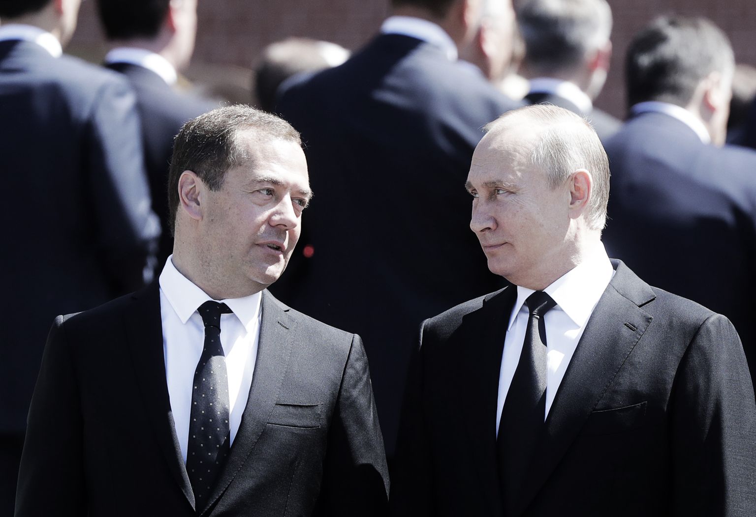 Dmitrijs Medvedevs un Vladimirs Putins