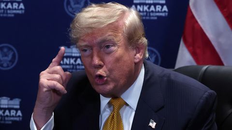 JUHTKIRI ⟩ Donald Trumpi kimbatus ristteel