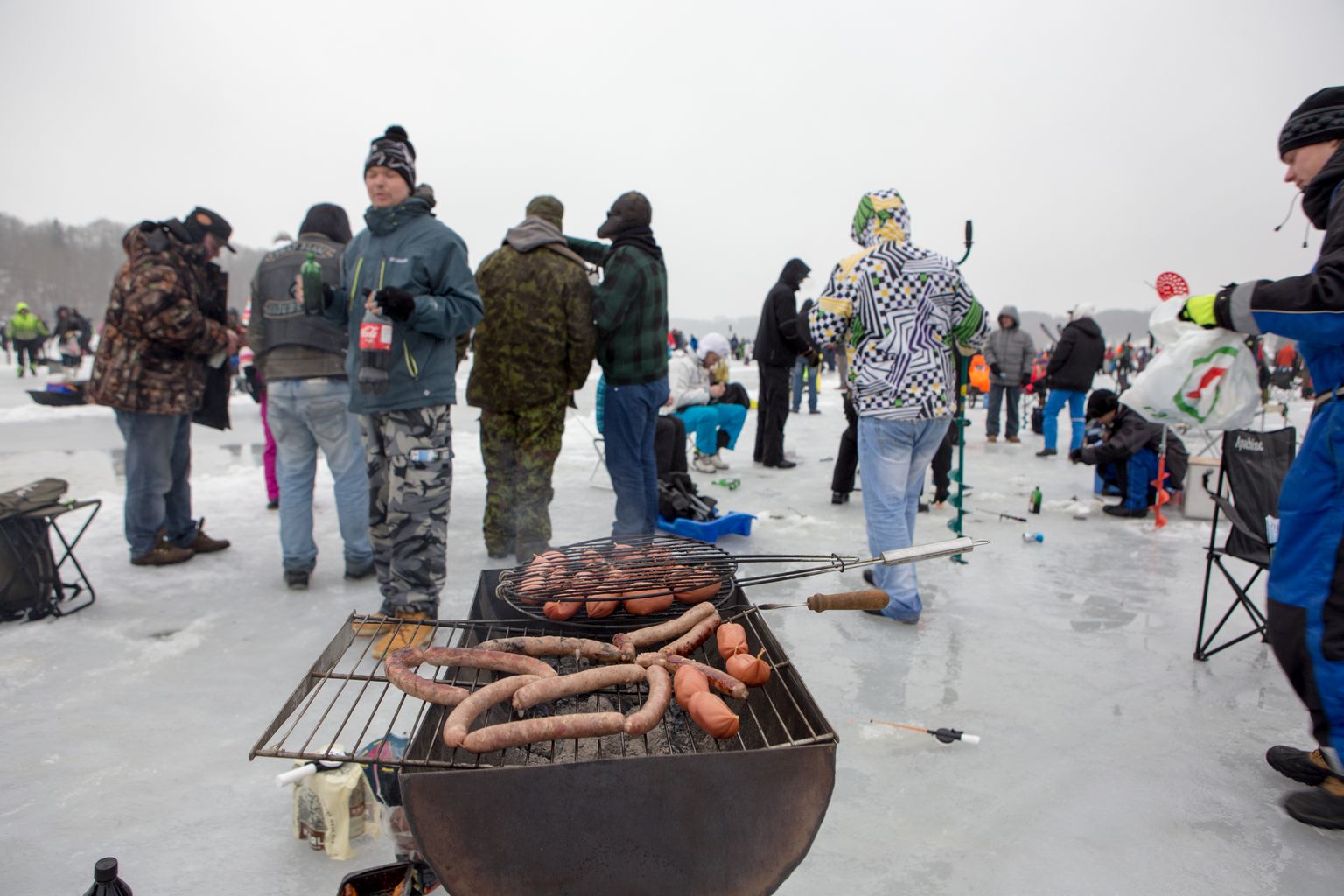Hetk talvisest grillimisest Viljandi järvel 2015. aastal.
