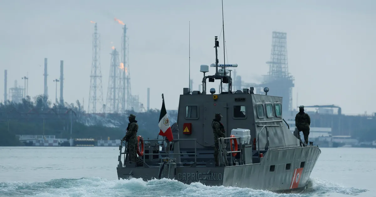 Mehhiko merevägi päästis paadist 28 teismelist