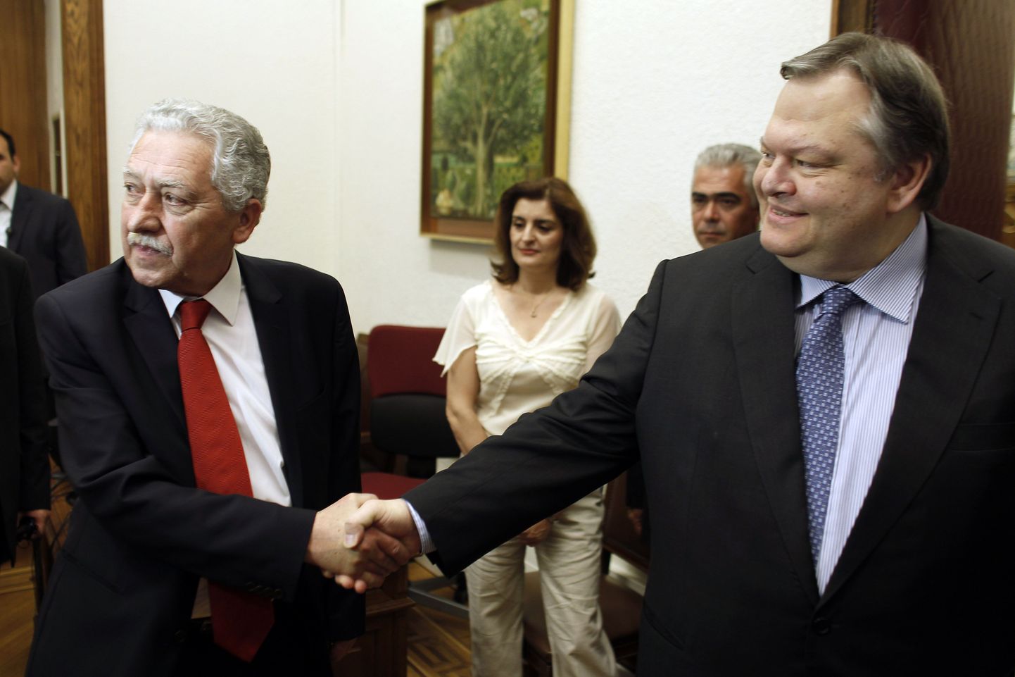PASOKi juht Evangelos Venizelos (paremal) koos Demokraatliku Vasakpartei juhi Fotis Kouvelisiga