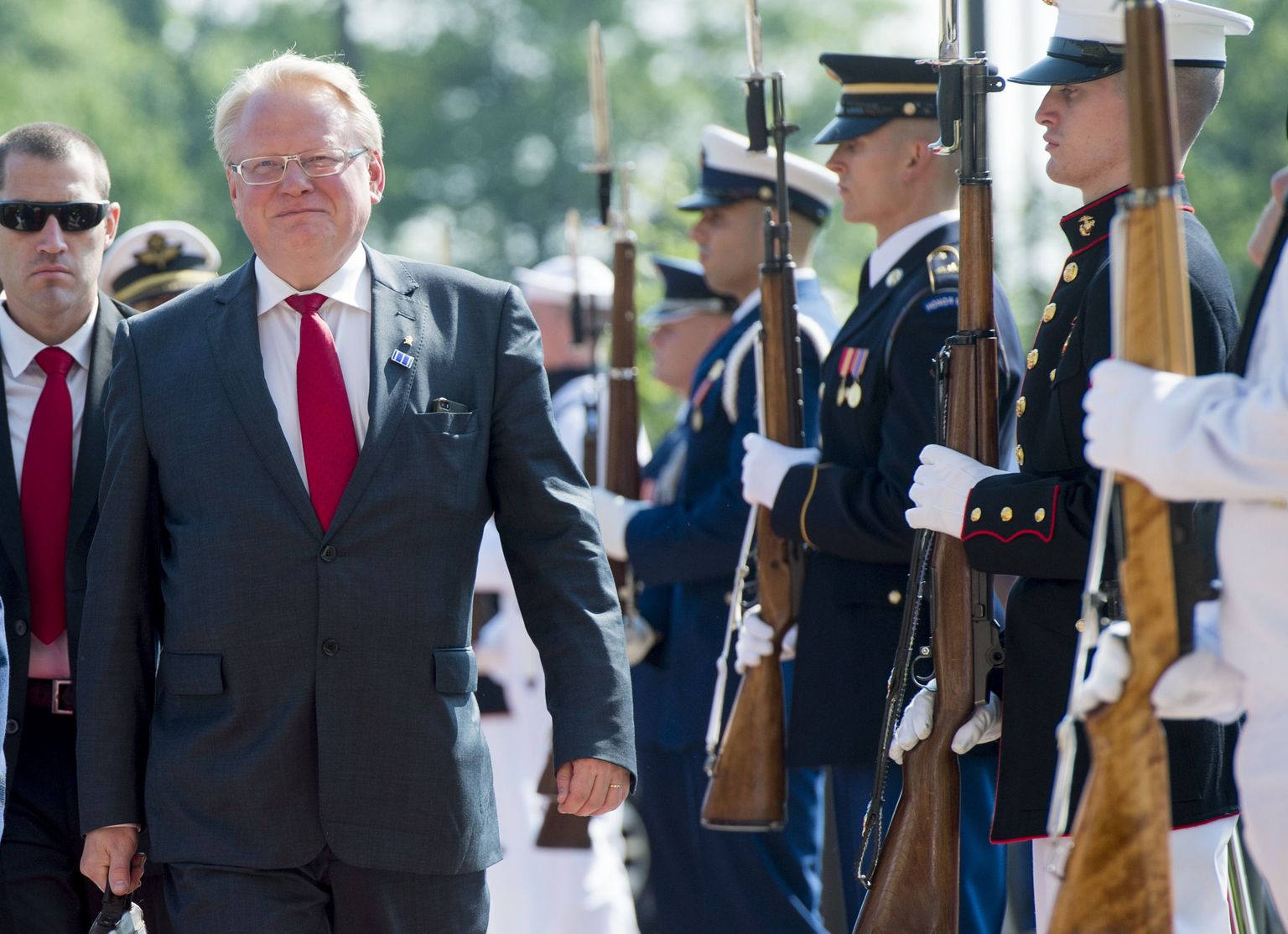 Rootsi kaitseminister Peter Hultqvist on netikelmide seas populaarne.