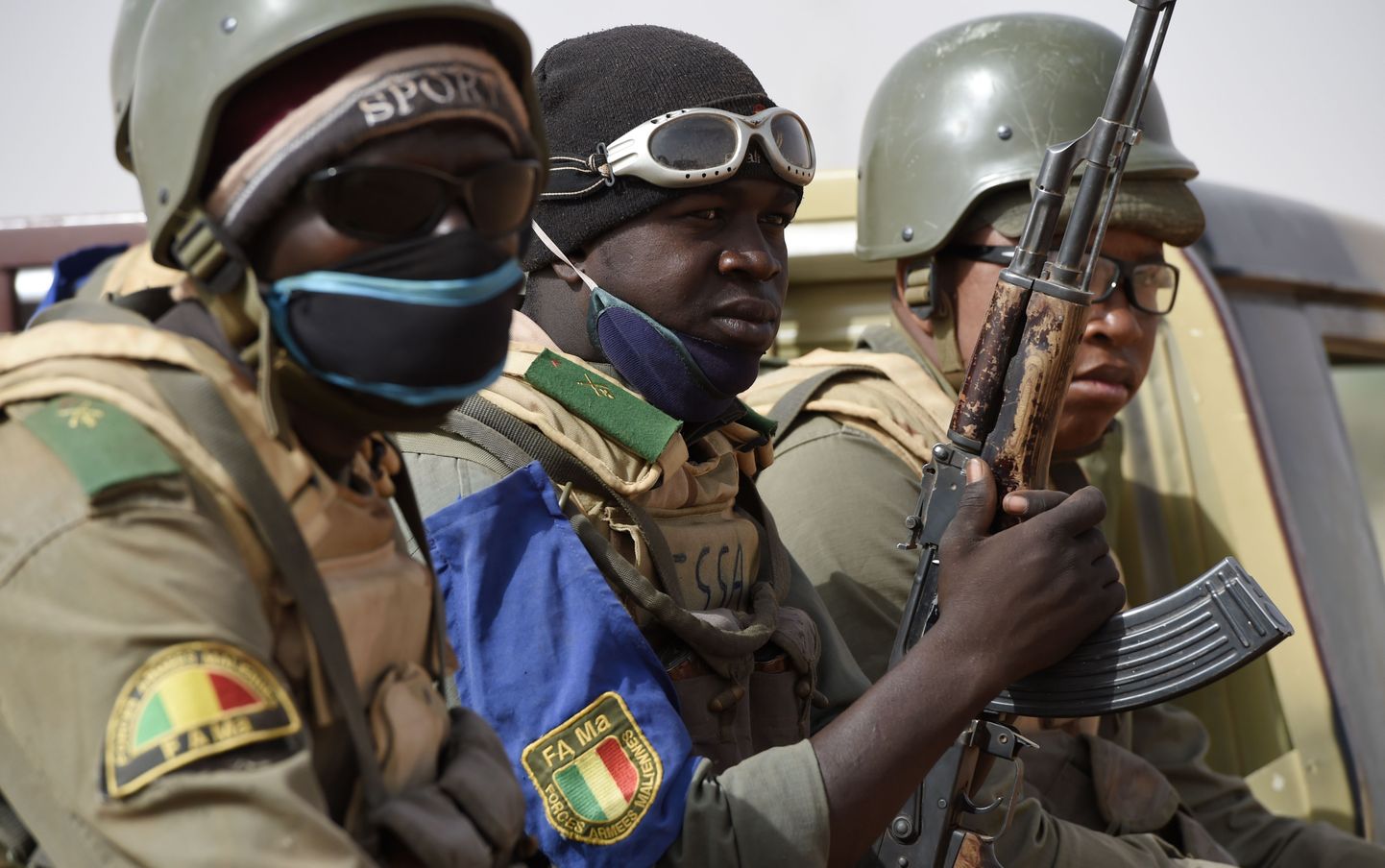 Mali sõdurid Timbuktu lähistel patrullimas.