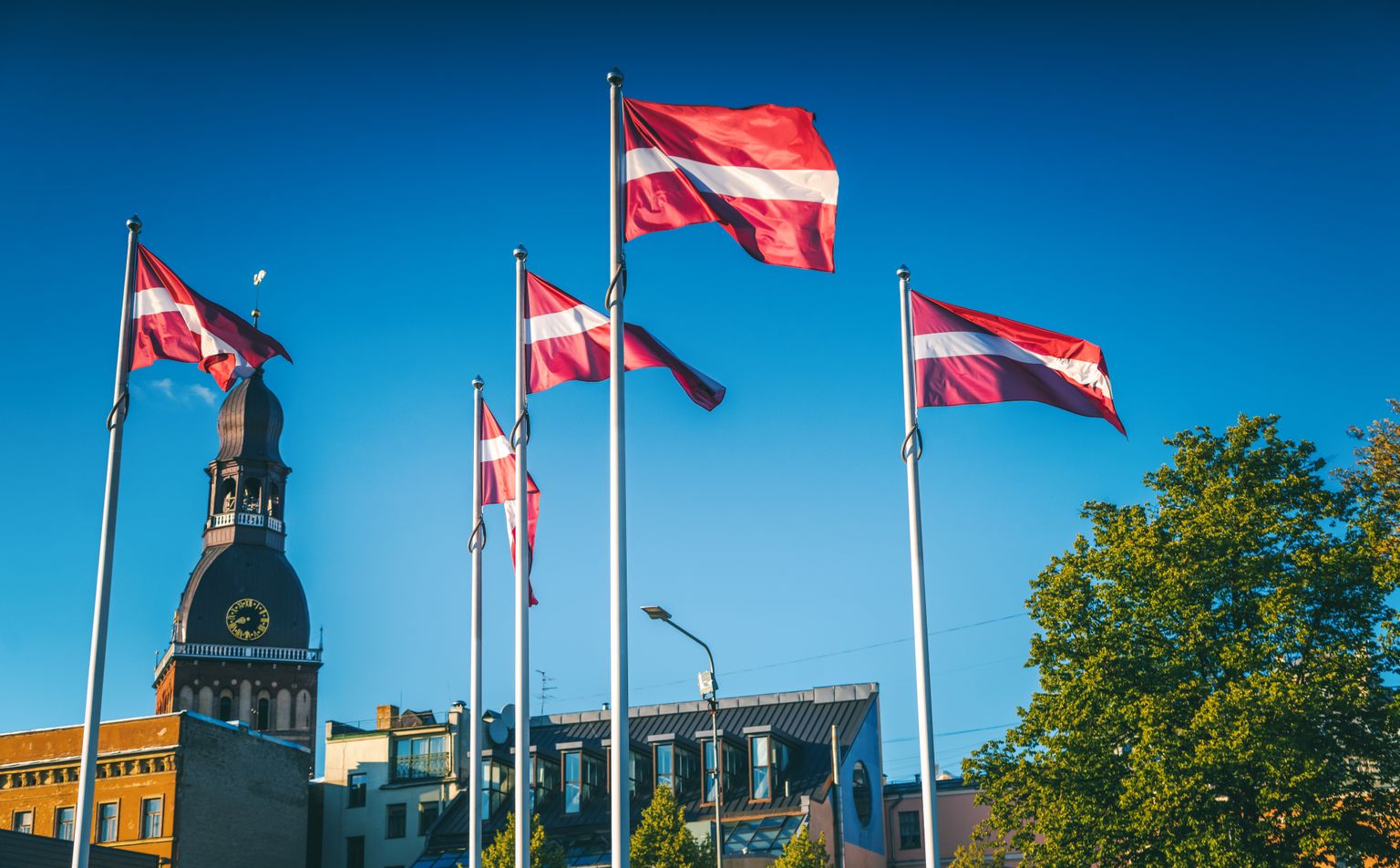 Latvijas karogs. Ilustratīvs attēls.
