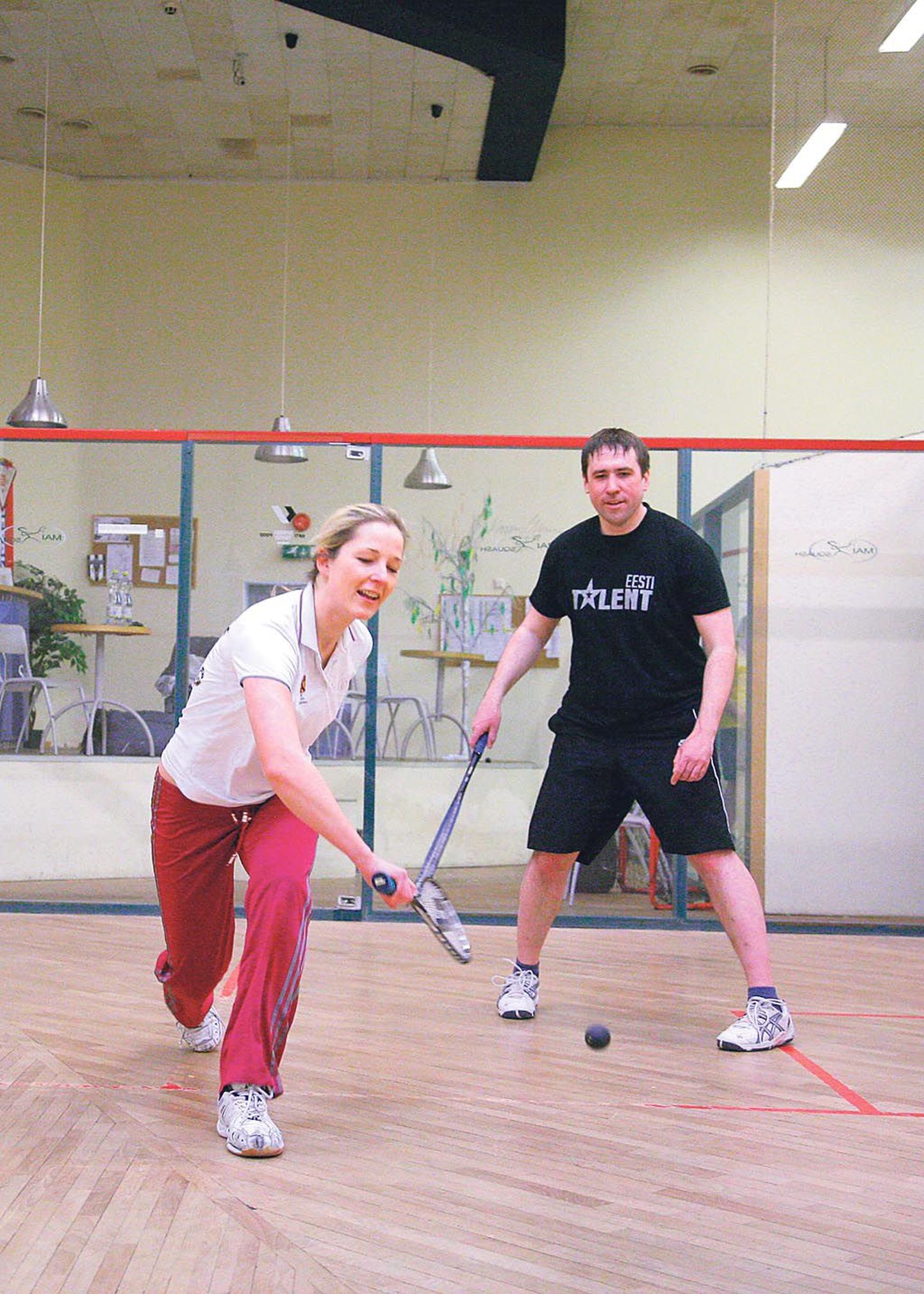 2009. aasta Eesti squash’imeister Aliis Allas näitas kümneseks saavas Maisquashi spordiklubis esimest korda ala proovijale kiiresti koha kätte.