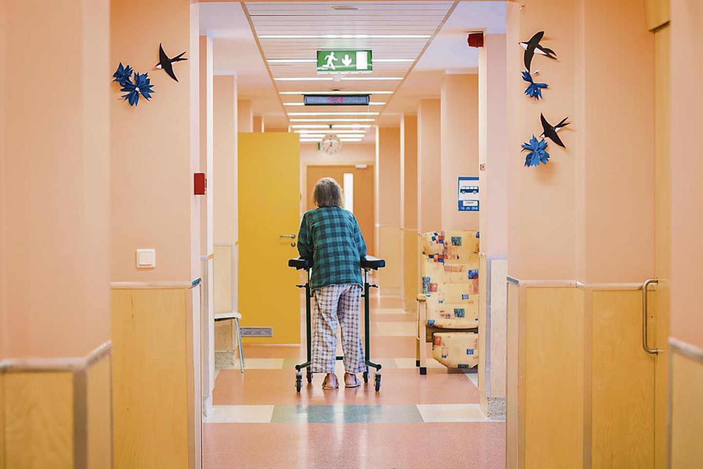 Pärnu haiglas saavad dementsed lühiajalist kosutust, edasi tuleb hooldekodu koht leida.