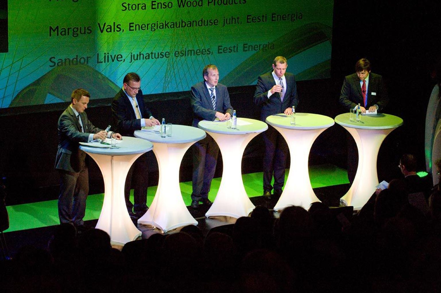 Hetk eilselt energiafoorumilt: (vasakult)Margus Vals, Juhan Parts, Sandor Liive, Taavi Veskimägi ja Margo Nõlvak.