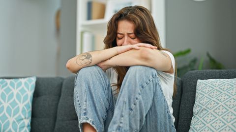 Naine tabas abikaasa ja tema lähisugulase otse teolt: «Kogu meie elu oli üks alatu vale»