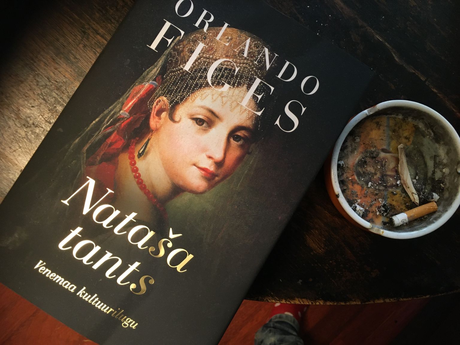 Orlando Figese raamat "Nataša tants" võiks olla iga lugemisoskust omava inimese öölaual. Tuhatoos ei pea olema.
