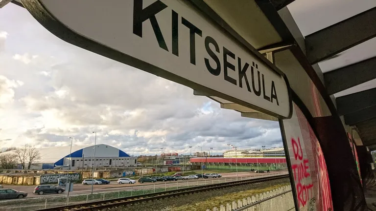 Kitseküla, mitte Lilleküla saadion, nagu tavaliselt öeldakse. Ja näe, ka DJ Rott on jõudnud oma pookstavi anda!