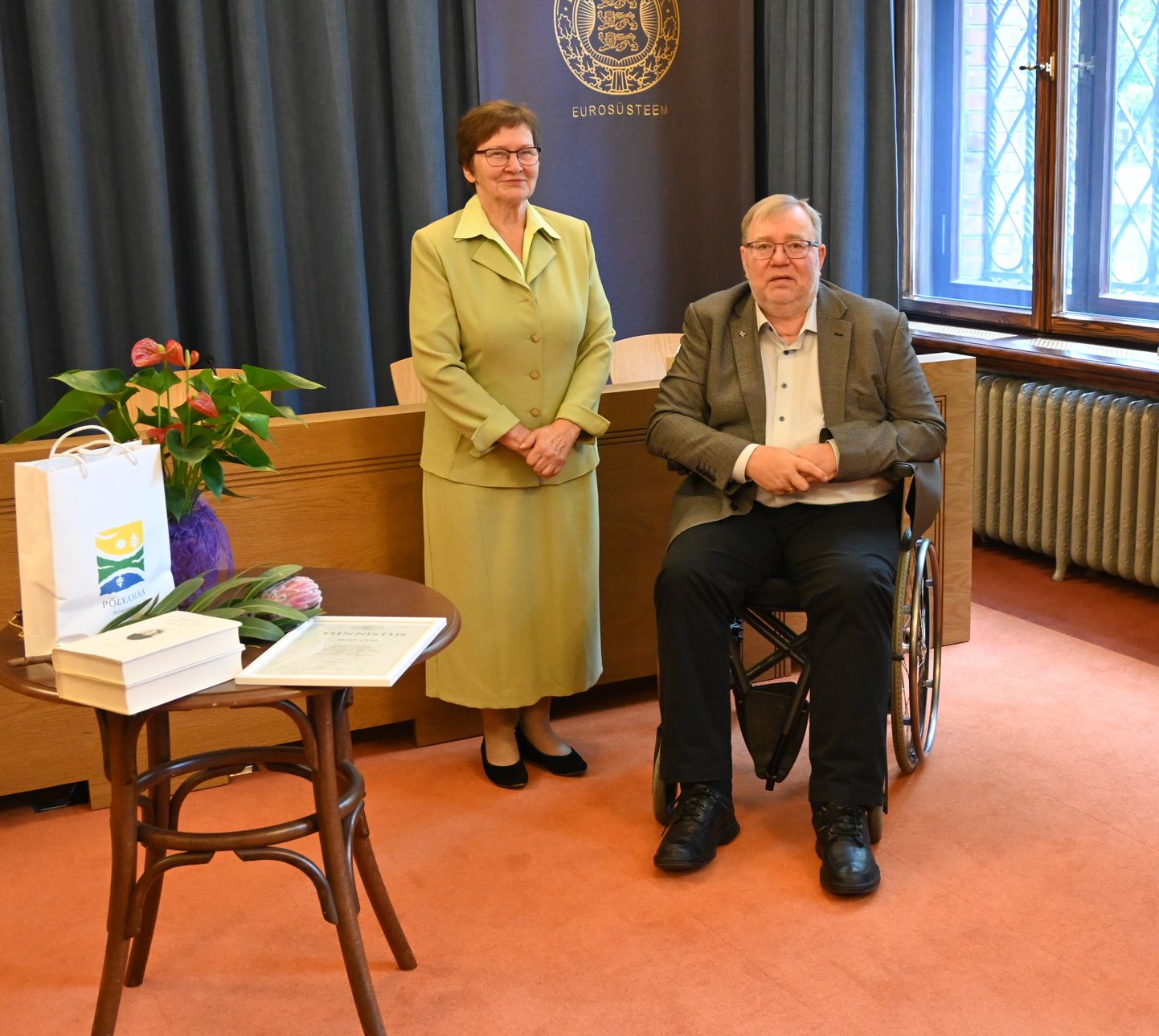 Jakob Hurda nimeline Põlva rahvahariduse selts andis Eesti Panga muuseumis üle Jakob Hurda rahvuskultuuri auhinnad Mart Laarile ja Eela Jääle.