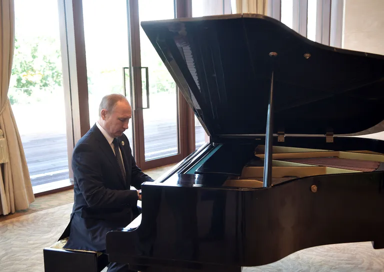Vladimir Putin mängis Hiinas klaverit