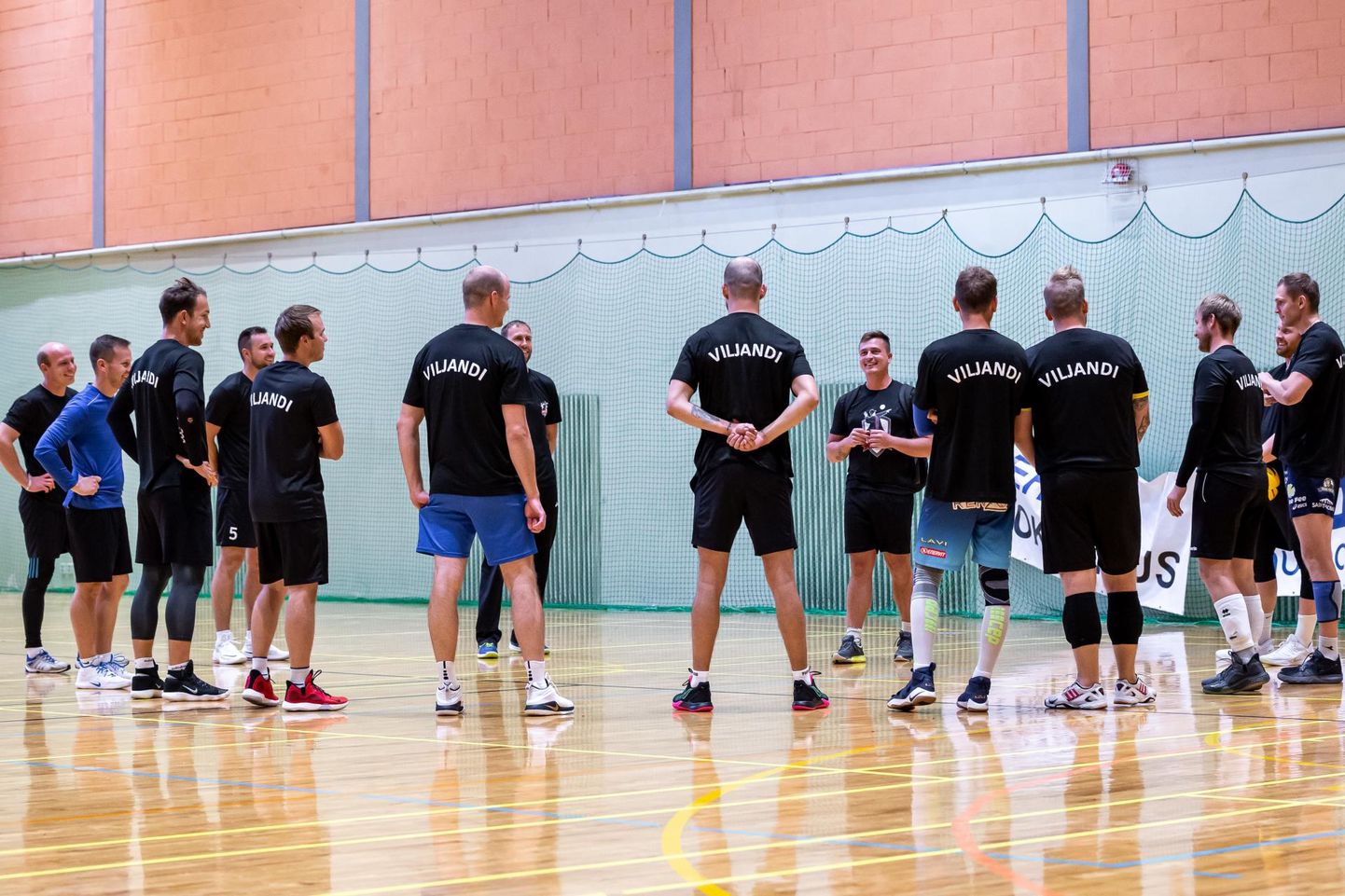 Veidi enam kui poolteist kuud spordisaalis kokkumängimist ning Viljandi Võrkpalliklubi meeskond saabki homme Eesti esiliiga hooaega alustada.