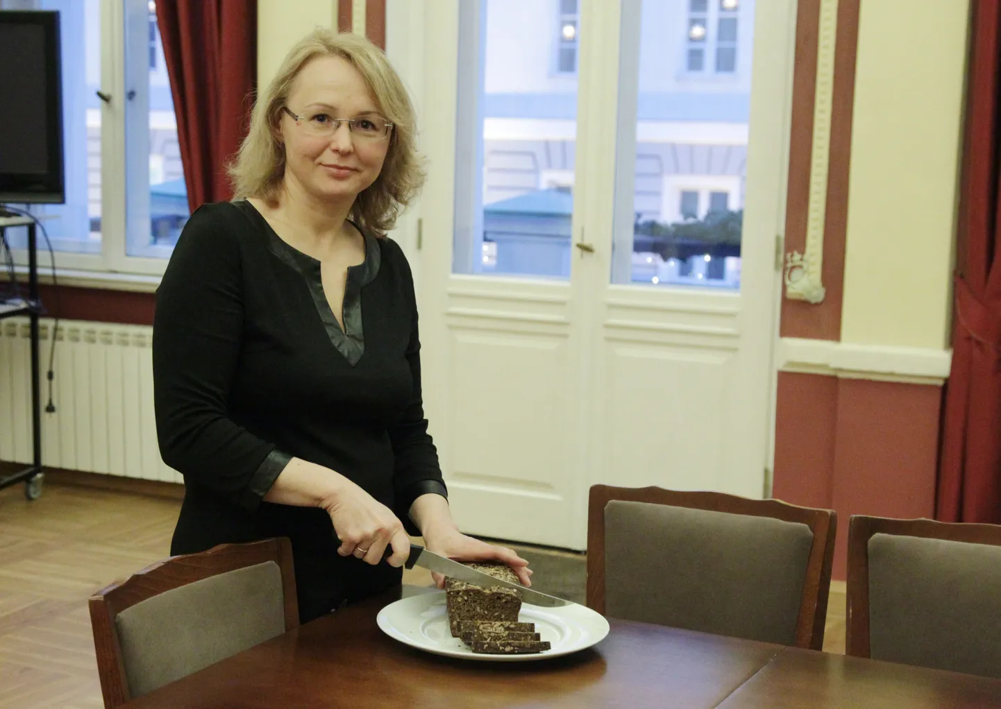 Leivakonkursil Eve-Kati Mägile võidu toonud Kõhu Pai sees on väga vähe suhkrut ja soola, kuid ohtralt mitmesuguseid seemneid ja musta ploomi. Selline kooslus muudab autori sõnul leiva tervislikuks ja hästi seeditavaks.