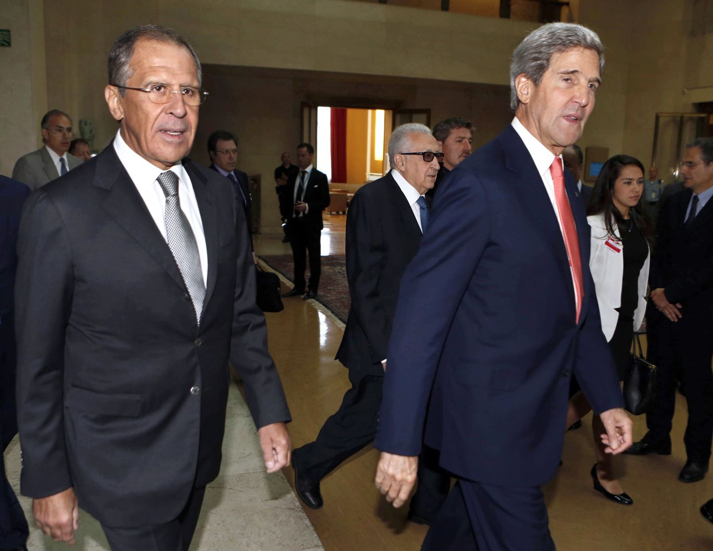 USA välisminister John Kerry (paremal), ja tema Vene kolleeg Sergei Lavrov (vasakul).