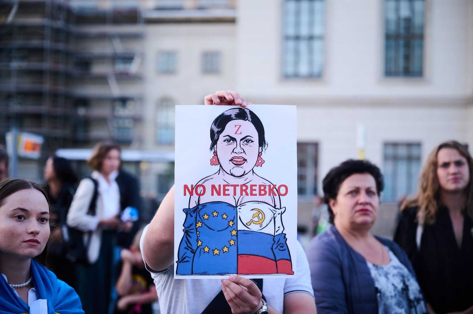 Протесты у Берлинской оперы против выступления Анны Нетребко