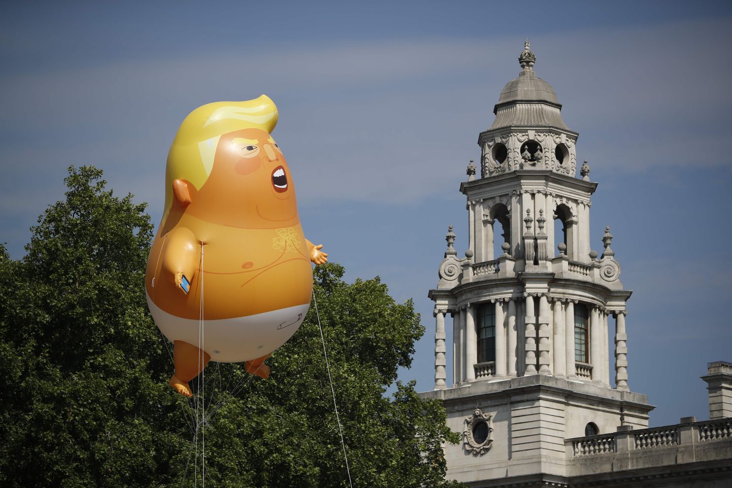 Hiiglaslik õhupall, mis kujutab USA presidenti Donald Trumpi beebina.