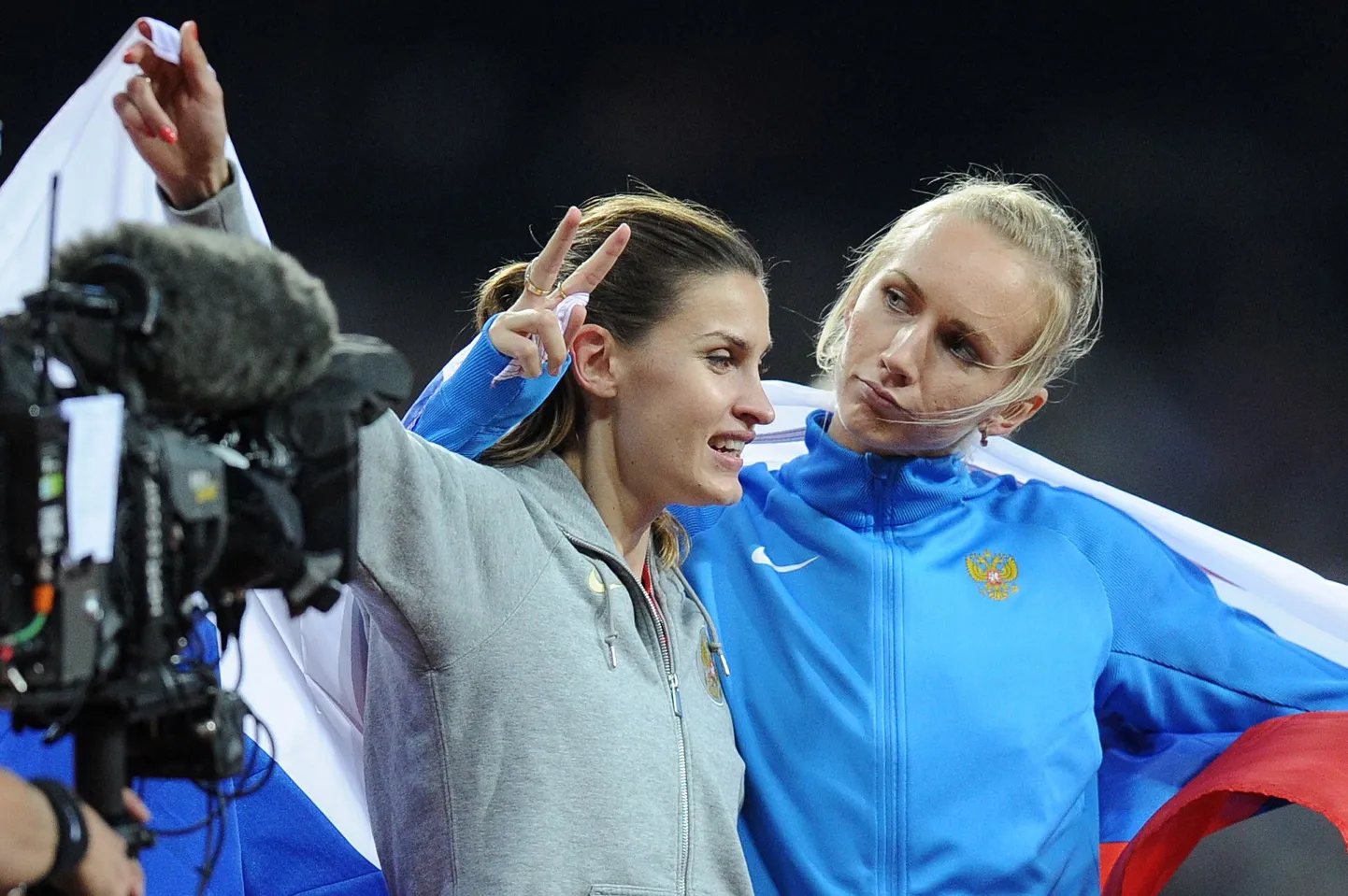 Anna Tšitšerova (vasakul) ja Svetlana Školina tähistamas.