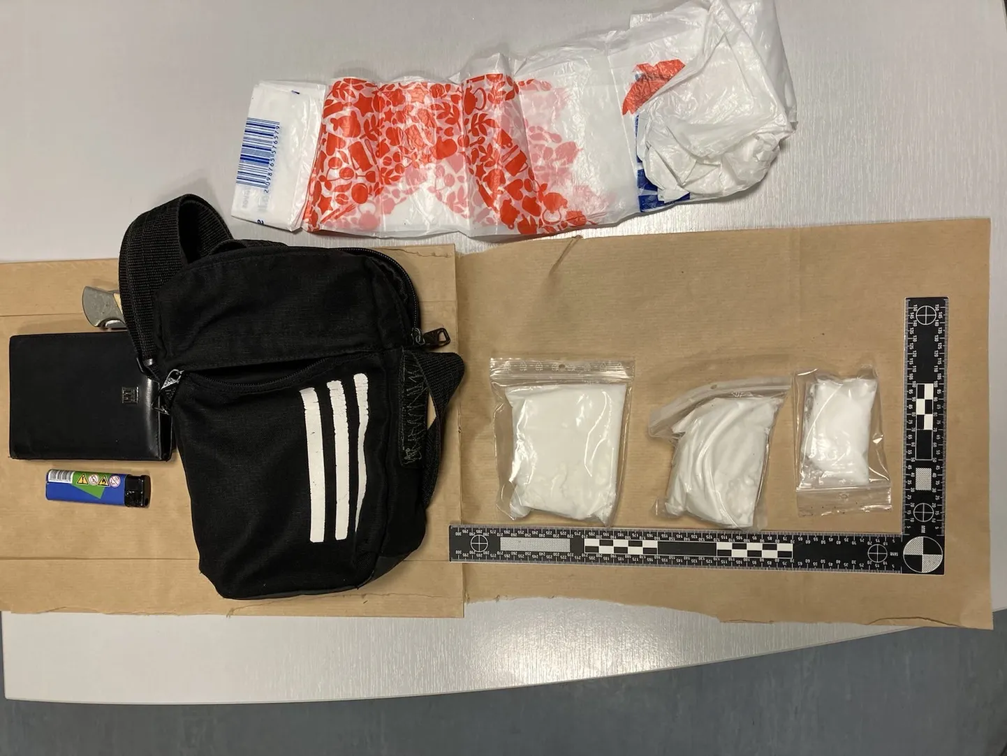 Полиция обнаружила у задержанных 240 граммов амфетамина, который, по всей видимости, предназначался для распространения в Ида-Вирумаа.