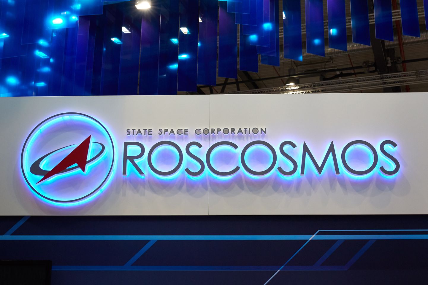 Roscosmose logo.