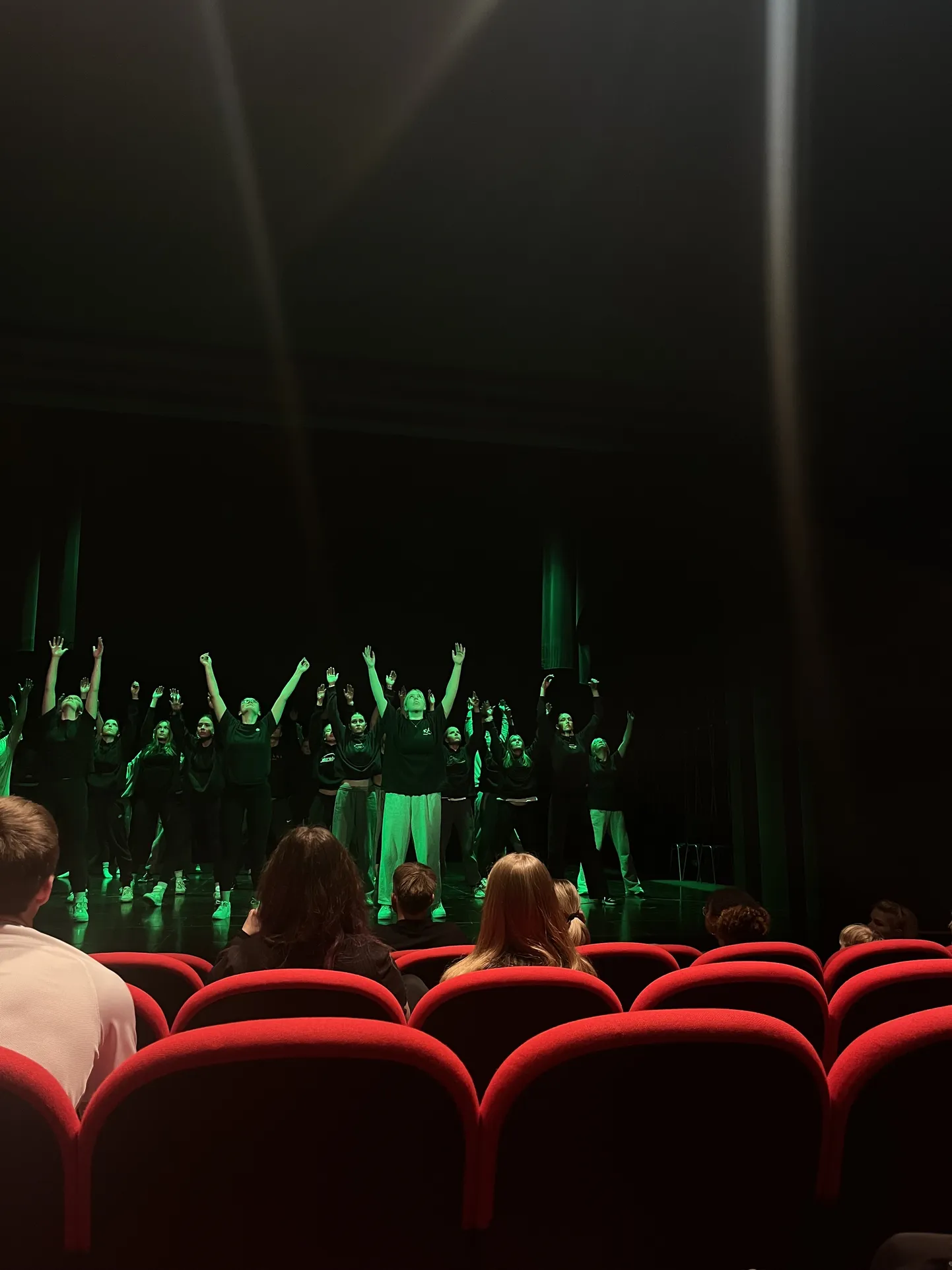 Revüü esimene lavaproov Kuressaare teatris