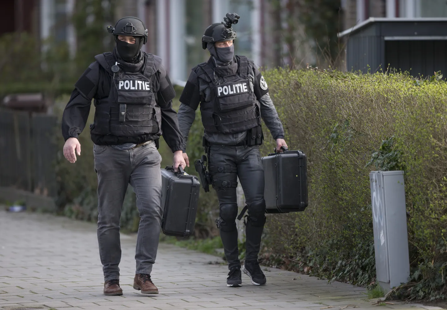 Hollandi politsei terrorismivastase üksuse liikmed.