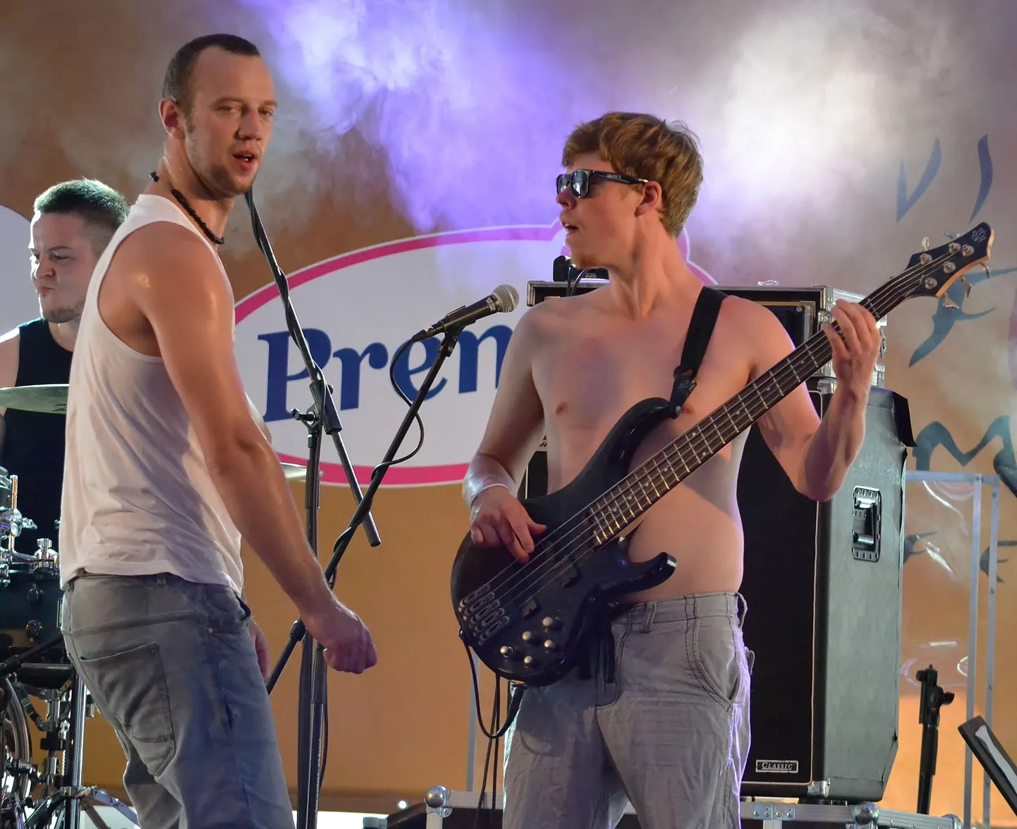 Pilt on tehtud XX Viljandi pärimusmuusika festivalil. Ansambel Nikns Suns.