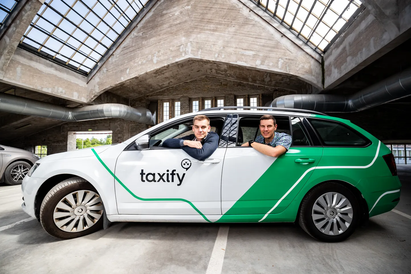 Martin Villig(ruuduline särk) ja Markus Villig, Taxify kaasasutajad. 

Martin Villig (squared shirt) and Markus Villig (pink shirt), co-founders of Taxify.
FOTO: EERO VABAMÄGI/EESTI MEEDIA
