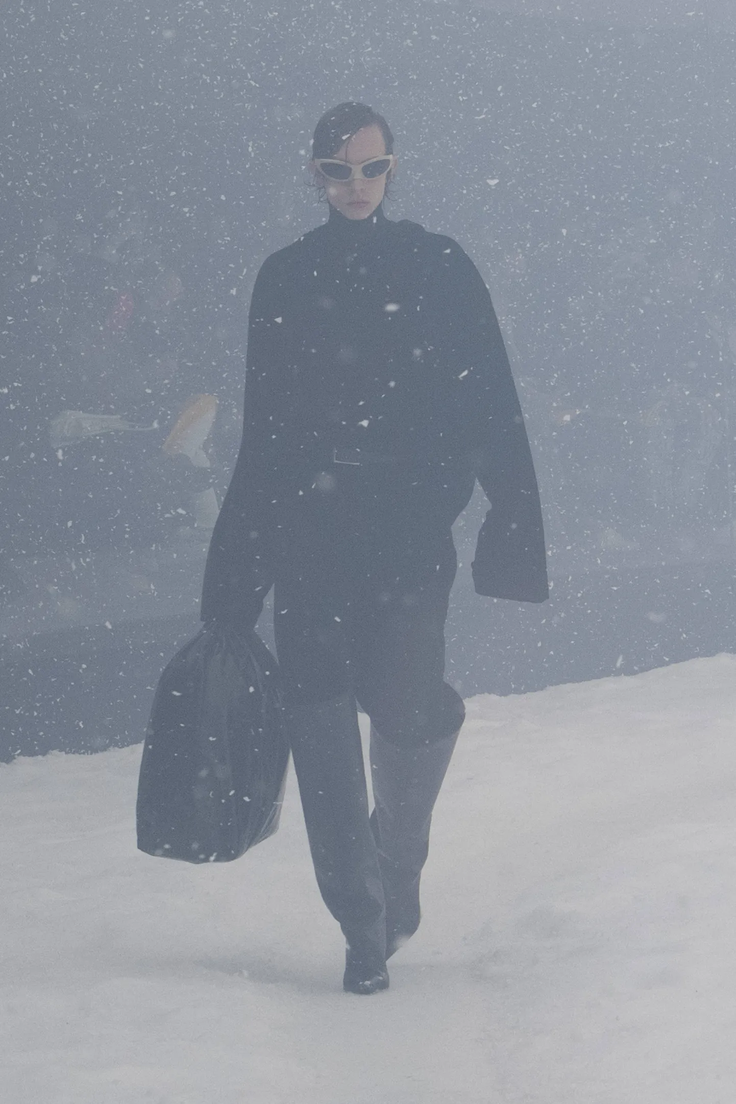 Мадис на показе Balenciaga в марте в Париже.