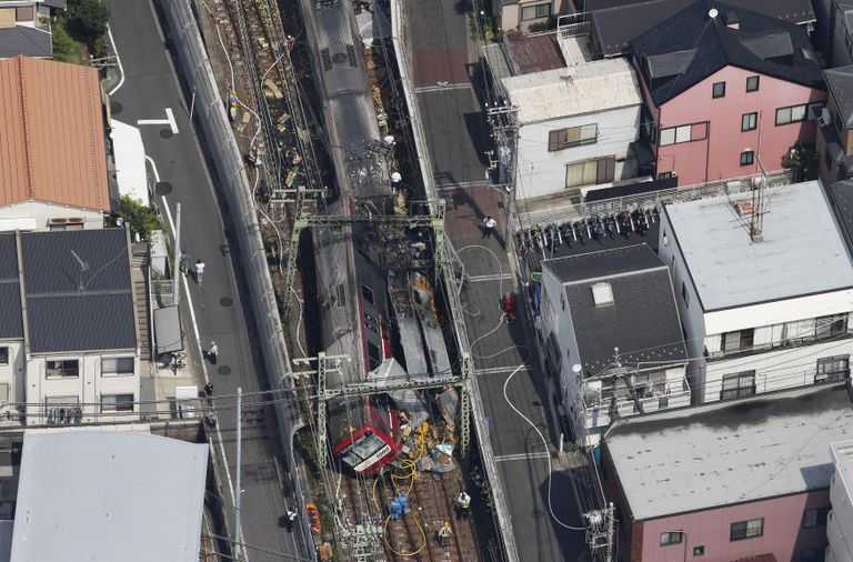 Jaapanis Yokohamas toimus ekspressrongi ja veoauto kokkupõrge