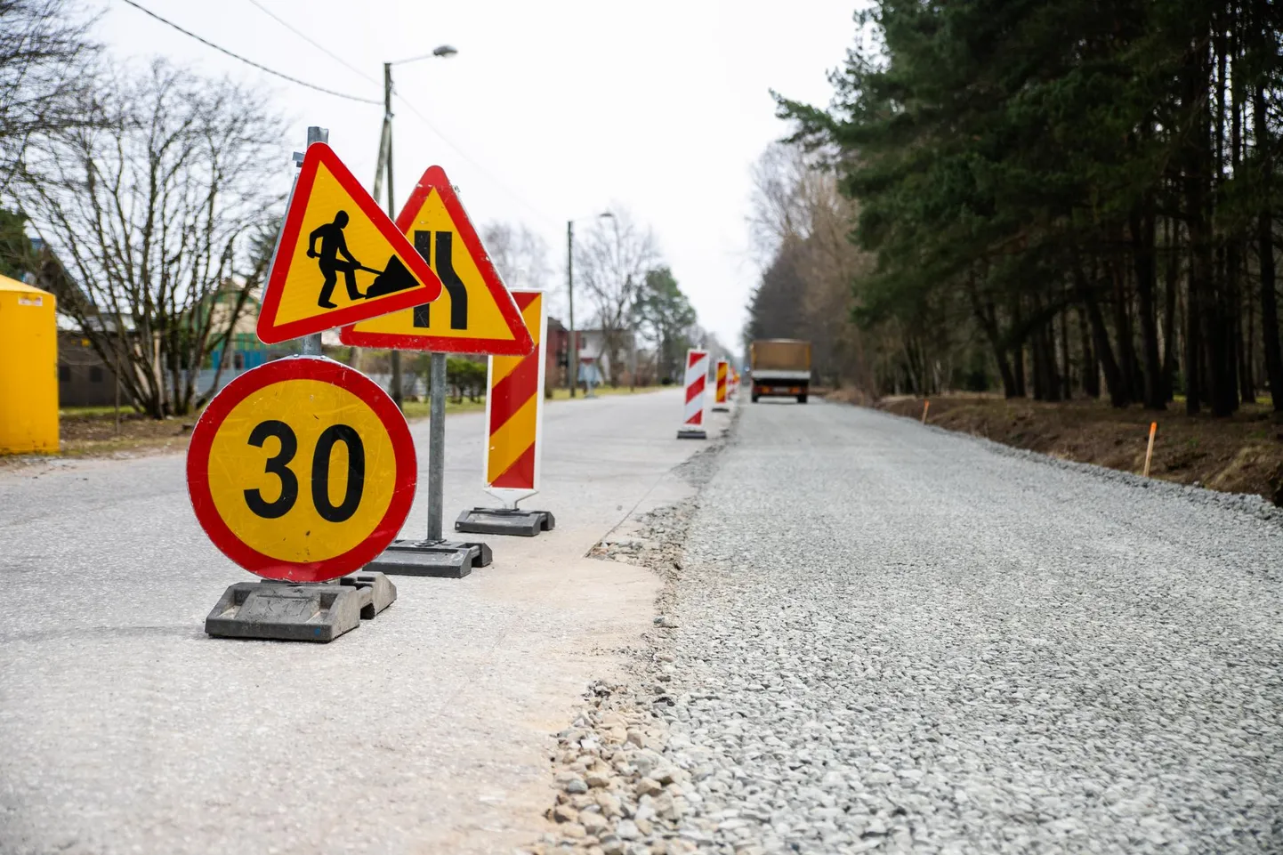 Sõltuvalt tööde iseloomust ja ajast on remonditavatel tänavalõikudel kas kiirust piiratud või autoliiklus ajutiselt ümber suunatud.