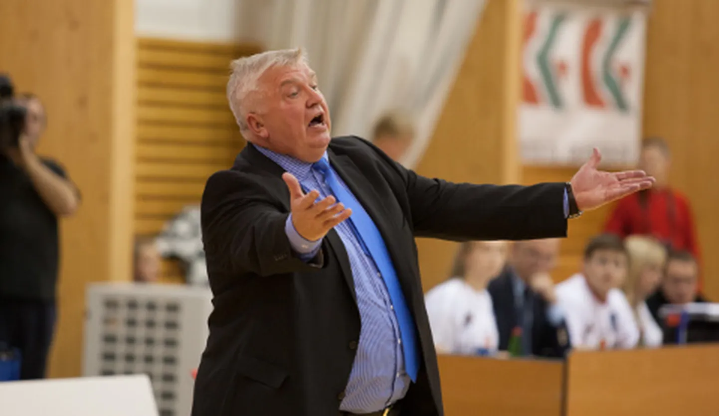 Endised tippkorvpallurid ja praegu Eesti meistriliiga klubisid treenivad Andres Sõber ja Aivar Kuusmaa pakuvad tavaliselt oma emotsionaalse juhendamisstiiliga publikule omalaadset vaatemängu.