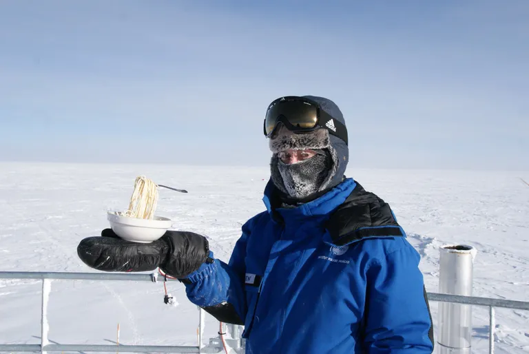 Nuudlikatse Antarktika Concordia jaamas