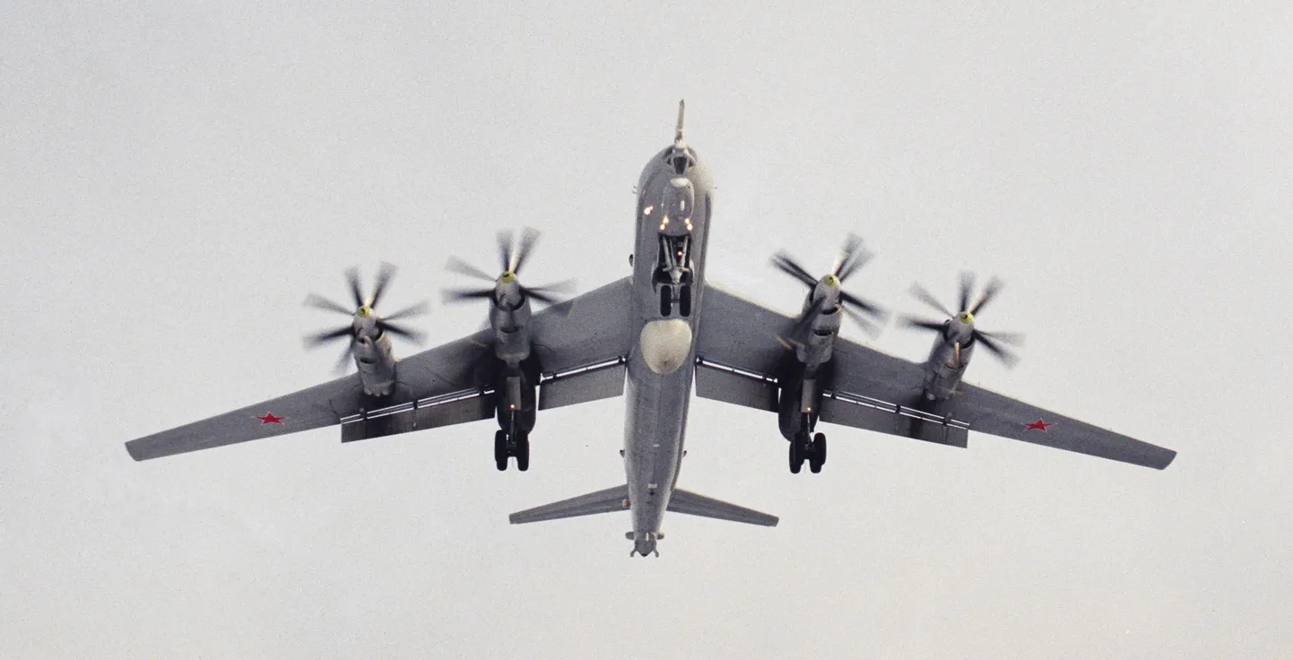Ту-142.
