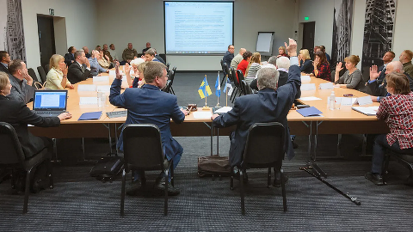 Vaivara ja Narva-Jõesuu volikogu hääletasid möödunud nädalal üksmeelselt liitumise poolt, ent nüüd on neil vaja kiiresti kokku saada vajalikul hulgal elanikke. Reklaamijad seavad rõhu mainele ning võimalusele võita auto ja mitmeid teisi auhindu.