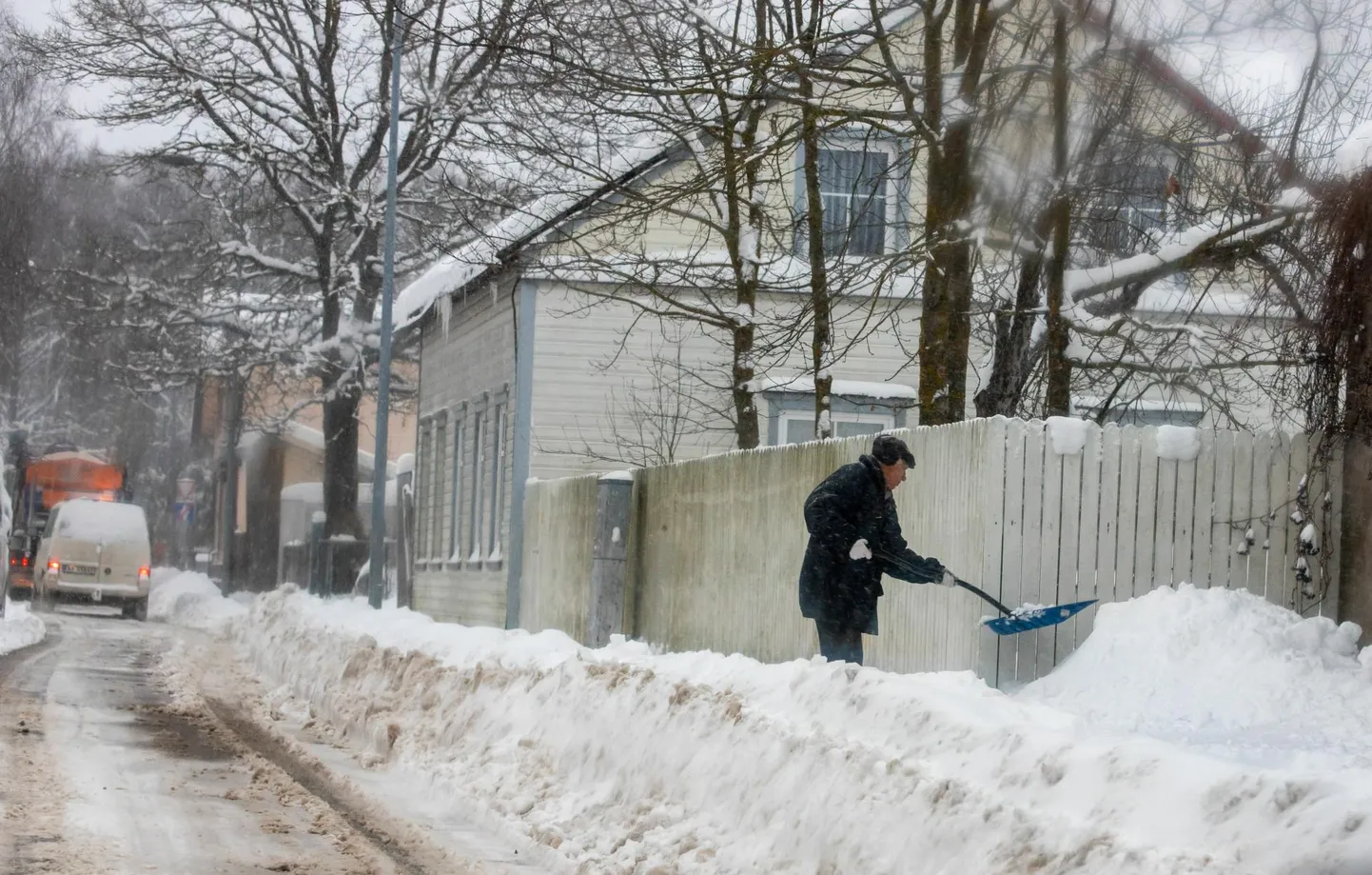 Kõige paksem lumikate mõõdeti Pärnus 16. detsembril, kui lume paksus ulatus 37 sentimeetrini.