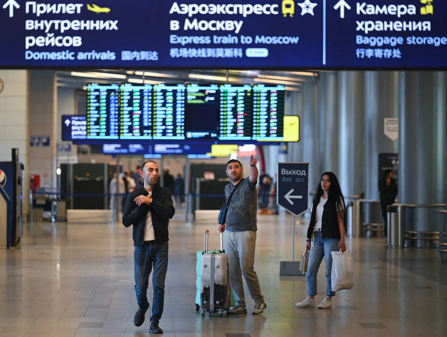 Reisijad Moskva Vnukovo lennujaamas.