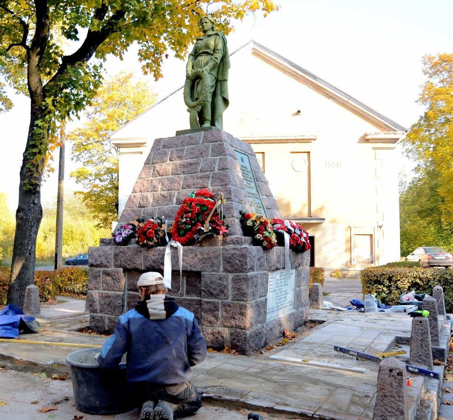 Окончательная реставрация памятника в Кохтла-Ярве завершится весной будущего года.