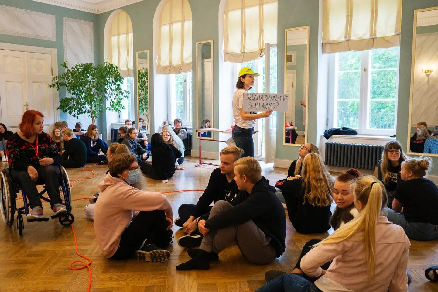 Koeru keskkoolis viis demokraatiatreeningut läbi Maiu Lauring.