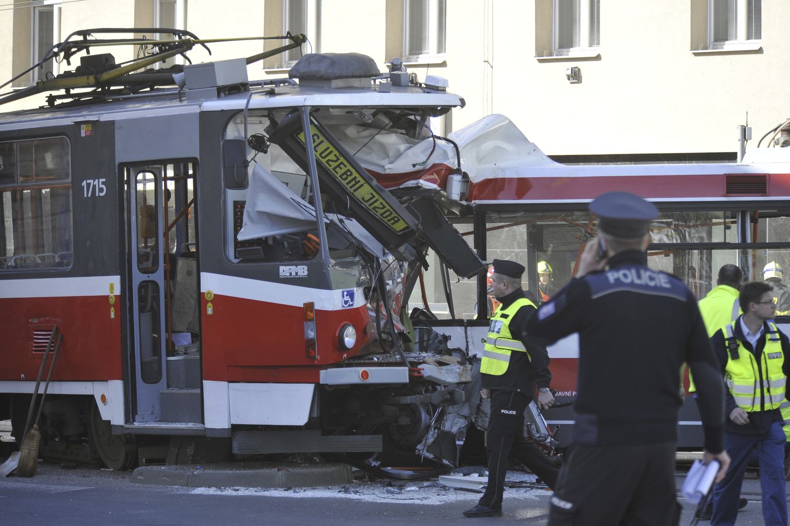 Tšehhi suuruselt teises linnas Brnos sai trammi ja trolli kokkupõrkes viga kümneid inimesi.