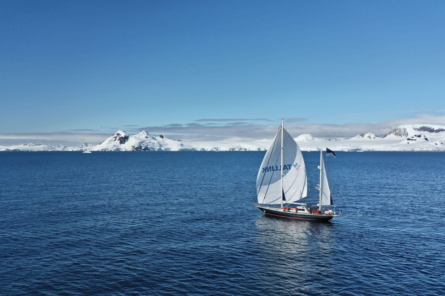 "Адмирал Беллинсгаузен" с честью выдержал антарктические испытания.