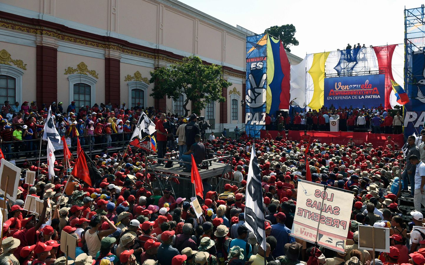President Nicolas Maduro pidas laupäeval toetajatele Mirafloresi palee ees kõne.