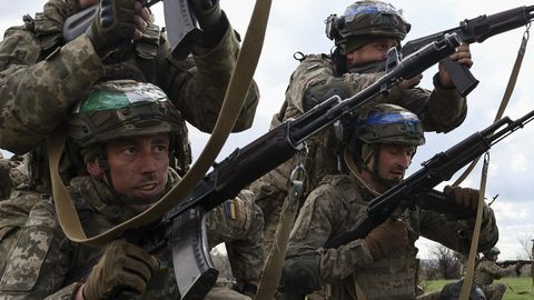 Ukrainas armija sestdien nogalinājusi vai ievainojusi 1070 Krievijas karavīrus