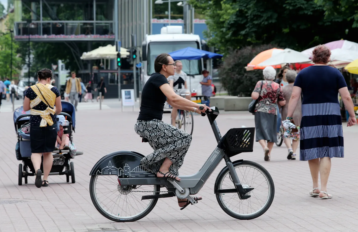 Rattaringluse ratas Tartu kesklinnas.
