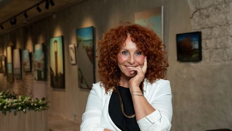 FOTOD ⟩ Krista Lensin saabus Marju Karini pulma salapärase kaaslase seltsis