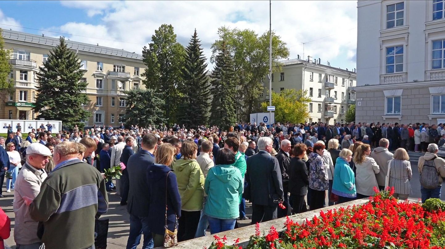 Nädalataguses plahvatuses elu kaotanud tuumateadlaste matused toimusid kinnises Sarovi linnas, mis on Venemaa tuumaprogrammi keskus alates 1940. aastatest. 